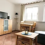 Haus Frisia Frisia 1 Апартаменты *